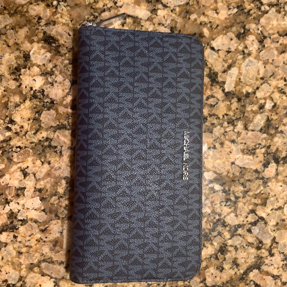 Brand new MICHAEL KORS wallet